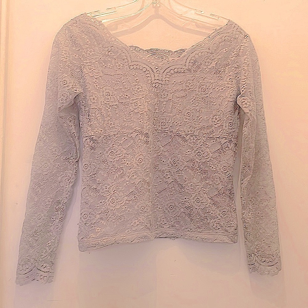 Rope Picnic rose patterned lace cropped blouse in gray